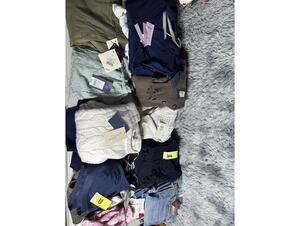 20 Pc Women’s Clothing Lot NWT Target Sizes S-XL Sweaters Jeans Boutique Resell